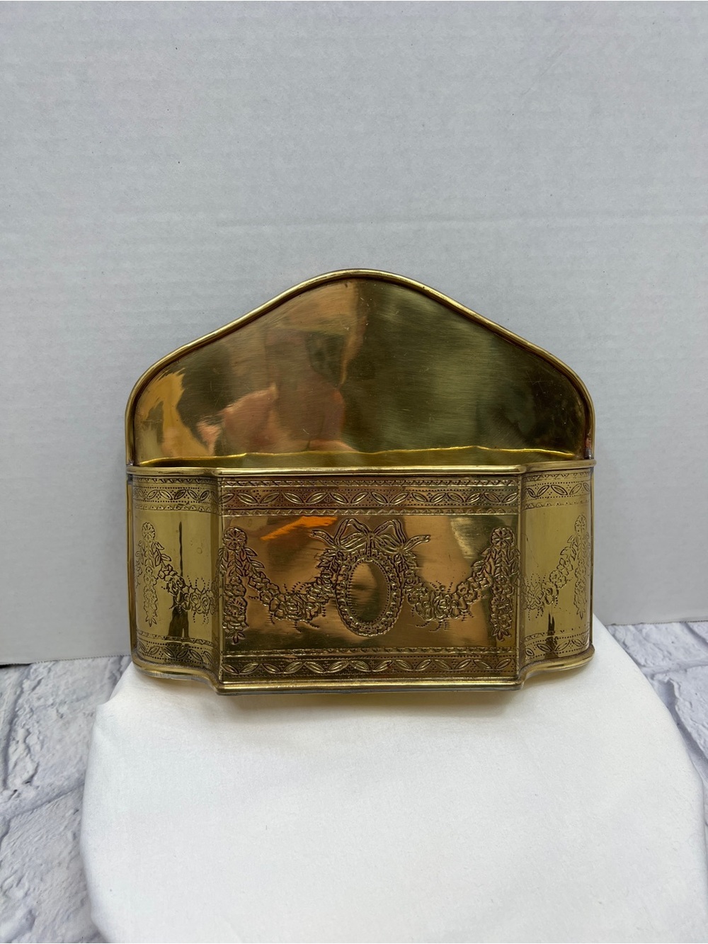 Vintage ETHAN ALLEN Brass Hanging Wall Pocket Letter Holder Mail Organizer Decor